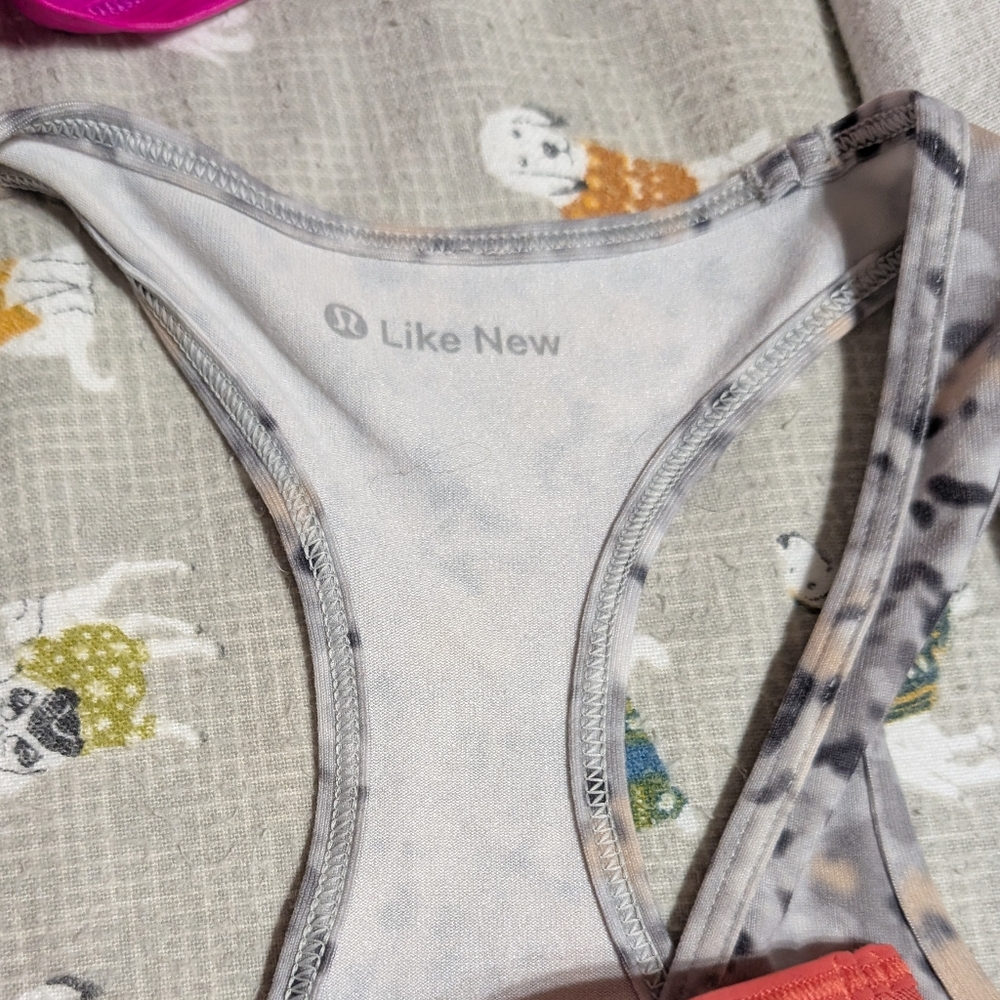Lululemon Women's Tank Tops - All 8!!!! - Picture 3 of 4